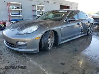 ✅ 2013 Porsche Panamera S • VIN: WP0AB2A77DL061226 • Lot: 49789555. Wystawiony na Copart z przebiegiem 48 851 mil. Bezpłatny archiwum sprzedaży aukcyjnych z USA i szczegółowy raport historii pojazdu na DreamBid. Zdjęcie 1.