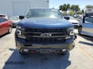 ✅ 2021 Chevrolet Silverado 1500 LT Trail Boss • VIN: 1GCPYFEL7MZ450971 • Lot: 64690984. Wystawiony na Copart z przebiegiem 50 908 mil. Bezpłatny archiwum sprzedaży aukcyjnych z USA i szczegółowy raport historii pojazdu na DreamBid. Zdjęcie 5.