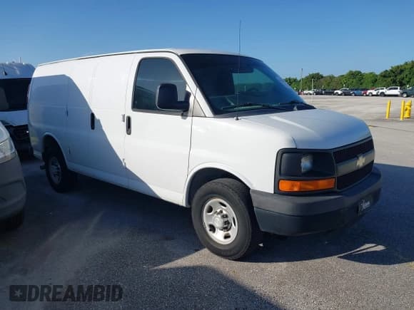 ✅ 2015 Chevrolet Express Cargo • VIN: 1GCWGFCF0F1109375 • Lot: 42768290. Wystawiony na IAAI z przebiegiem 41 577 mil. Bezpłatny archiwum sprzedaży aukcyjnych z USA i szczegółowy raport historii pojazdu na DreamBid. Zdjęcie 1.