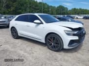 ✅ 2020 Audi Q8 Prestige • VIN: WA1FVAF14LD005386 • Lot: 42728343. Wystawiony na IAAI z przebiegiem 71 393 mil. Bezpłatny archiwum sprzedaży aukcyjnych z USA i szczegółowy raport historii pojazdu na DreamBid. Zdjęcie 1.