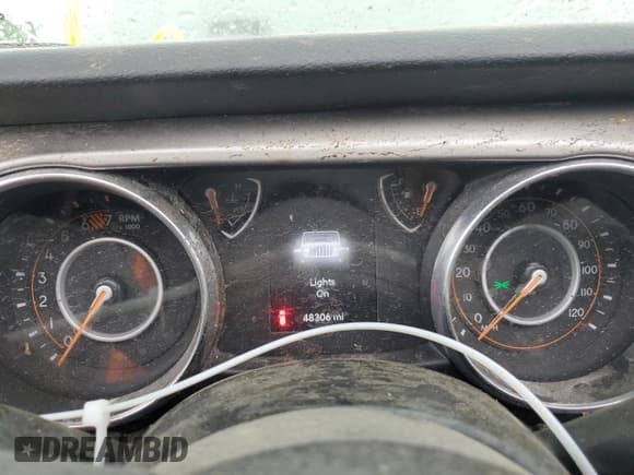 ✅ 2020 Jeep Wrangler Willys • VIN: 1C4GJXAN4LW225781 • Lot: 67316964. Wystawiony na Copart z przebiegiem 48 306 mil. Bezpłatny archiwum sprzedaży aukcyjnych z USA i szczegółowy raport historii pojazdu na DreamBid. Zdjęcie 9.