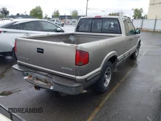 ✅ 1998 Chevrolet S-10 LS • VIN: 1GCCS19X0W8129721 • Лот: 41927965. Опубликован ранее на IAAI с пробегом 180 056 миль. Бесплатный доступ к архиву аукционных продаж из США и подробный отчёт об истории автомобиля на DreamBid. Изображение 4.