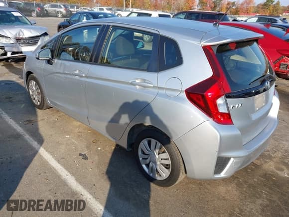 ✅ 2016 Honda Fit LX • VIN: JHMGK5H5XGX019824 • Lot: 43595707. Listed on IAAI with 137,973 mi. Free auction sales archive from the USA and detailed vehicle history report at DreamBid. Image 3.