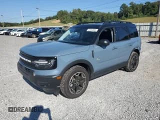 ✅ 2025 Ford Bronco Sport Outer Banks • VIN: 3FMCR9CN8SRE64229 • Lot: 81863085. Wystawiony na Copart z przebiegiem 1 376 mil. Bezpłatny archiwum sprzedaży aukcyjnych z USA i szczegółowy raport historii pojazdu na DreamBid. Zdjęcie 1.