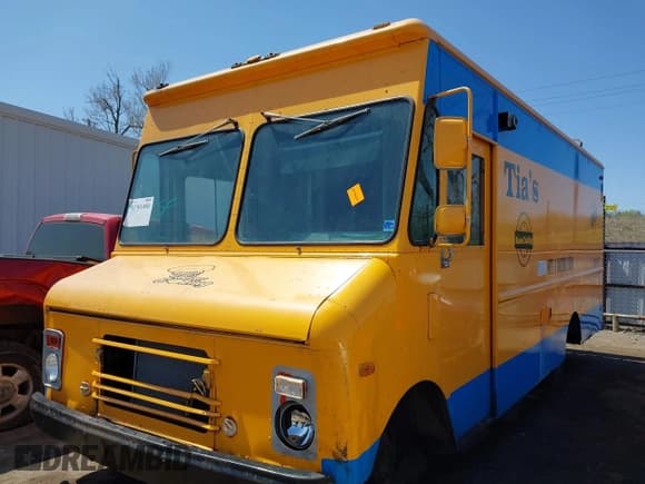 ✅ 1988 Chevrolet P Series Cargo • VIN: 1GBHP32K2J3308015 • Лот: 41761450. Опубликован ранее на IAAI с пробегом 477 116 миль. Бесплатный доступ к архиву аукционных продаж из США и подробный отчёт об истории автомобиля на DreamBid. Изображение 2.