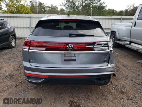✅ 2024 Volkswagen Atlas SE • VIN: 1V2LE2CA8RC243404 • Lot: 82175435. Listed on Copart with 13,617 mi. Free auction sales archive from the USA and detailed vehicle history report at DreamBid. Image 6.