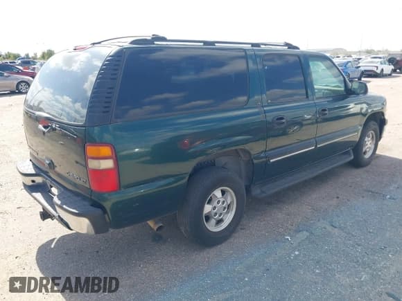 ✅ 2001 Chevrolet Suburban LT • VIN: 3GNEC16T01G230372 • Lot: 43638238. Wystawiony na IAAI z przebiegiem 237 639 mil. Bezpłatny archiwum sprzedaży aukcyjnych z USA i szczegółowy raport historii pojazdu na DreamBid. Zdjęcie 4.