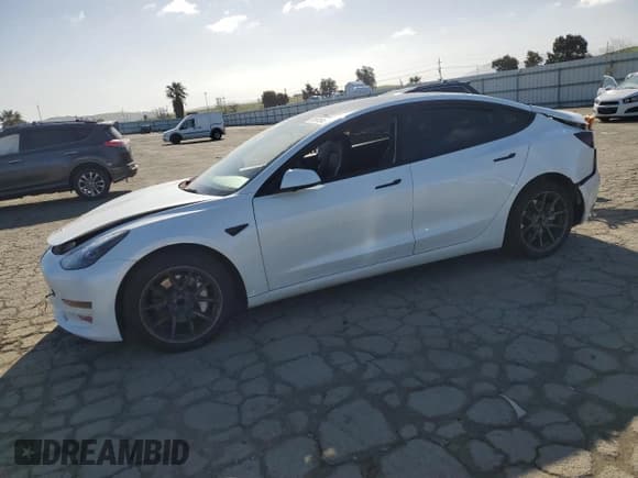 ✅ 2023 Tesla Model 3 • VIN: 5YJ3E1EA8PF715450 • Lot: 51101045. Wystawiony na Copart z przebiegiem 48 308 mil. Bezpłatny archiwum sprzedaży aukcyjnych z USA i szczegółowy raport historii pojazdu na DreamBid. Zdjęcie 1.