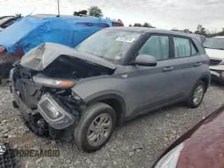 2022 Hyundai Venue SE с VIN KMHRB8A35NU174599, выставлен на аукционе Copart как лот 75725974 с пробегом 60 229 миль миль и Списание • Salvage title. История ставок и продаж доступна на DreamBid. Изображение 1.