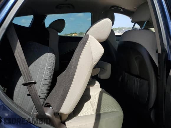 2017 Hyundai Santa Fe 2.4L z VIN 5XYZT3LB4HG455694, wystawiony jako Copart lot #63500455 z przebiegiem Nie podano mil oraz Szkoda całkowita • Salvage title. Historia ofert i sprzedaży dostępna na DreamBid. Obrazek 10.