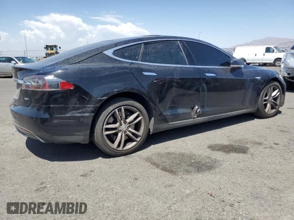 ✅ 2015 Tesla Model S 85D • VIN: 5YJSA1E20FF105704 • Лот: 63595755. Опубликован ранее на Copart с пробегом 97 827 миль. Бесплатный доступ к архиву аукционных продаж из США и подробный отчёт об истории автомобиля на DreamBid. Изображение 3.