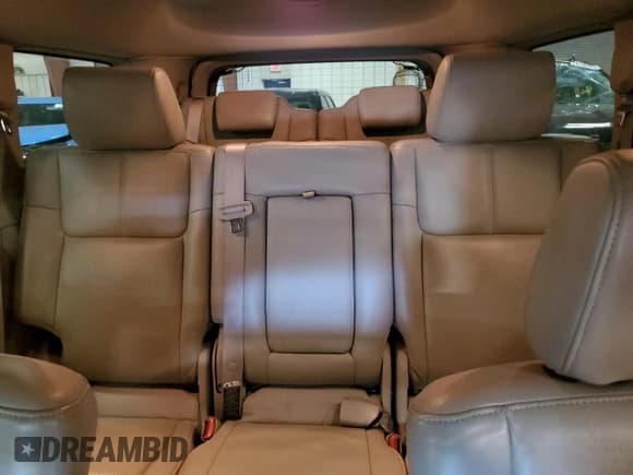 ✅ 2006 Jeep Commander Limited • VIN: 1J8HG58N06C181077 • Lot: 70541035. Wystawiony na Copart z przebiegiem 158 030 mil. Bezpłatny archiwum sprzedaży aukcyjnych z USA i szczegółowy raport historii pojazdu na DreamBid. Zdjęcie 10.