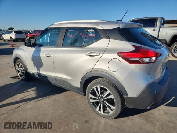 ✅ 2020 Nissan Kicks SV • VIN: 3N1CP5CV5LL484299 • Лот: 86713555. Опубликован ранее на Copart с пробегом 77 315 миль. Бесплатный доступ к архиву аукционных продаж из США и подробный отчёт об истории автомобиля на DreamBid. Изображение 2.