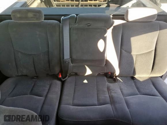 ✅ 2006 Chevrolet Silverado 1500 LS • VIN: 2GCEC13V661356587 • Lot: 90408445. Wystawiony na Copart z przebiegiem 256 204 mil. Bezpłatny archiwum sprzedaży aukcyjnych z USA i szczegółowy raport historii pojazdu na DreamBid. Zdjęcie 10.