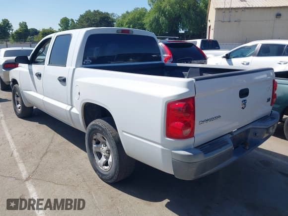 ✅ 2005 Dodge Dakota ST • VIN: 1D7HE28N45S218668 • Lot: 42276061. Wystawiony na IAAI z przebiegiem 141 724 mil. Bezpłatny archiwum sprzedaży aukcyjnych z USA i szczegółowy raport historii pojazdu na DreamBid. Zdjęcie 3.