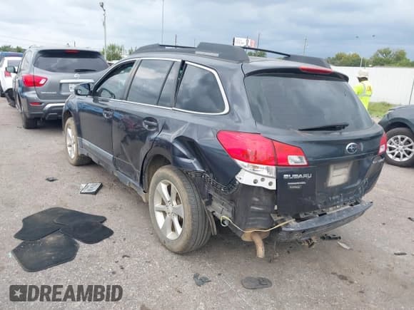 ✅ 2012 Subaru Outback 2.5i • VIN: 4S4BRCAC4C3226968 • Lot: 43114360. Wystawiony na IAAI z przebiegiem 220 485 mil. Bezpłatny archiwum sprzedaży aukcyjnych z USA i szczegółowy raport historii pojazdu na DreamBid. Zdjęcie 3.