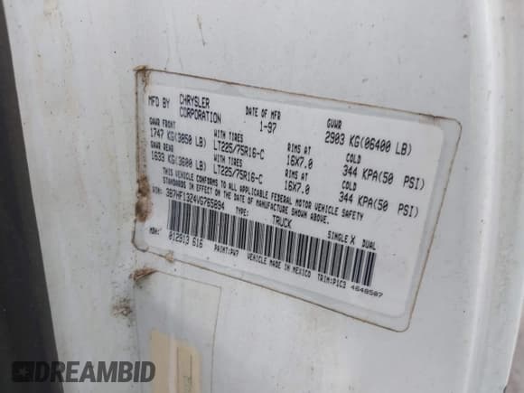 ✅ 1997 Dodge 1500 • VIN: 3B7HF13Z4VG765894 • Lot: 41502075. Wystawiony na IAAI z przebiegiem Nie podano. Bezpłatny archiwum sprzedaży aukcyjnych z USA i szczegółowy raport historii pojazdu na DreamBid. Zdjęcie 9.