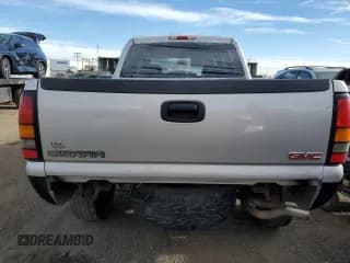 ✅ 2005 GMC Sierra 1500HD SLT • VIN: 1GTGK13U45F891332 • Lot: 84940244. Wystawiony na Copart z przebiegiem 210 469 mil. Bezpłatny archiwum sprzedaży aukcyjnych z USA i szczegółowy raport historii pojazdu na DreamBid. Zdjęcie 6.