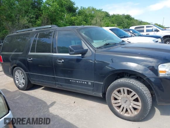 ✅ 2013 Lincoln Navigator • VIN: 5LMJJ3H58DEL08599 • Lot: 42046555. Listed on IAAI with 212,583 mi. Free auction sales archive from the USA and detailed vehicle history report at DreamBid. Image 12.