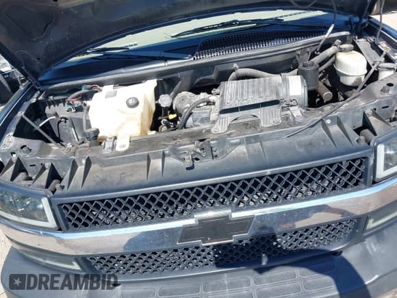 ✅ 2005 Chevrolet Express Passenger • VIN: 1GNFG15T551160463 • Lot: 43058062. Listed on IAAI with 175,003 mi. Free auction sales archive from the USA and detailed vehicle history report at DreamBid. Image 10.