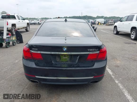 ✅ 2013 BMW 7 Series 750Li xDrive • VIN: WBAYF8C56DDE59233 • Lot: 42916125. Wystawiony na IAAI z przebiegiem Nie podano. Bezpłatny archiwum sprzedaży aukcyjnych z USA i szczegółowy raport historii pojazdu na DreamBid. Zdjęcie 17.