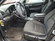 ✅ 2011 Kia Sorento LX • VIN: 5XYKTDA11BG058985 • Лот: 82428165. Опубликован ранее на Copart с пробегом 113 252 миль. Бесплатный доступ к архиву аукционных продаж из США и подробный отчёт об истории автомобиля на DreamBid. Изображение 7.