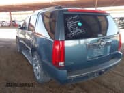 ✅ 2009 Cadillac Escalade • VIN: 1GYFC23259R204628 • Lot: 43025478. Wystawiony na IAAI z przebiegiem 191 520 mil. Bezpłatny archiwum sprzedaży aukcyjnych z USA i szczegółowy raport historii pojazdu na DreamBid. Zdjęcie 3.