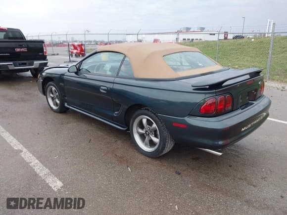 ✅ 1998 Ford Mustang GT • VIN: 1FAFP45X9WF105831 • Lot: 41891002. Wystawiony na IAAI z przebiegiem 80 381 mil. Bezpłatny archiwum sprzedaży aukcyjnych z USA i szczegółowy raport historii pojazdu na DreamBid. Zdjęcie 3.