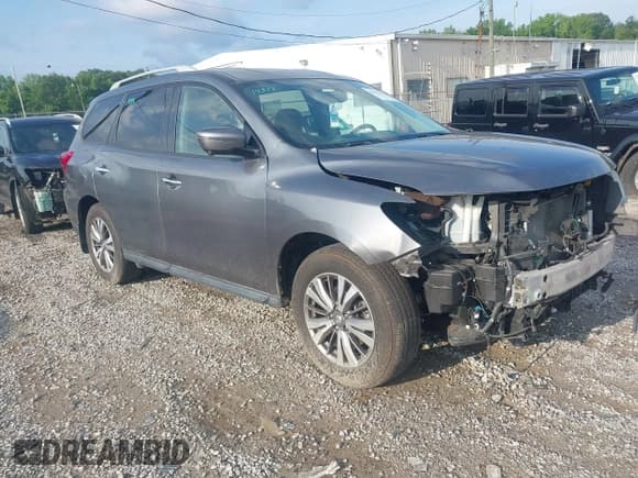 ✅ 2018 Nissan Pathfinder SL • VIN: 5N1DR2MM5JC620323 • Лот: 42579417. Опубликован ранее на IAAI с пробегом 104 623 миль. Бесплатный доступ к архиву аукционных продаж из США и подробный отчёт об истории автомобиля на DreamBid. Изображение 1.