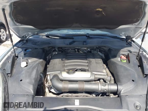 ✅ 2017 Porsche Cayenne • VIN: WP1AA2A21HKA83921 • Lot: 42483127. Wystawiony na IAAI z przebiegiem 164 701 mil. Bezpłatny archiwum sprzedaży aukcyjnych z USA i szczegółowy raport historii pojazdu na DreamBid. Zdjęcie 10.