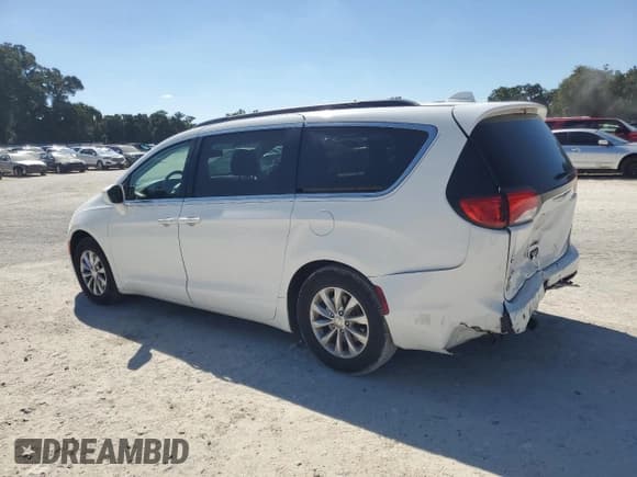 ✅ 2018 Chrysler Pacifica Touring Plus • VIN: 2C4RC1FG0JR193556 • Lot: 82472555. Listed on Copart with 100,800 mi. Free auction sales archive from the USA and detailed vehicle history report at DreamBid. Image 2.