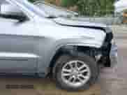 2020 Jeep Grand Cherokee Laredo E z VIN 1C4RJFAG7LC159295, wystawiony jako IAAI lot #43516949 z przebiegiem 80 838 mil mil oraz . Historia ofert i sprzedaży dostępna na DreamBid. Obrazek 18.