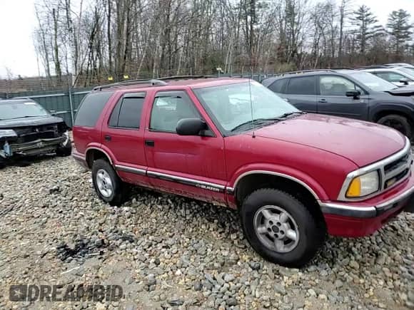 1997 Chevrolet Blazer LS z VIN 1GNDT13W6V2182627, wystawiony jako Copart lot #81456354 z przebiegiem 183 550 mil mil oraz Szkoda całkowita • Salvage title. Historia ofert i sprzedaży dostępna na DreamBid. Obrazek 12.