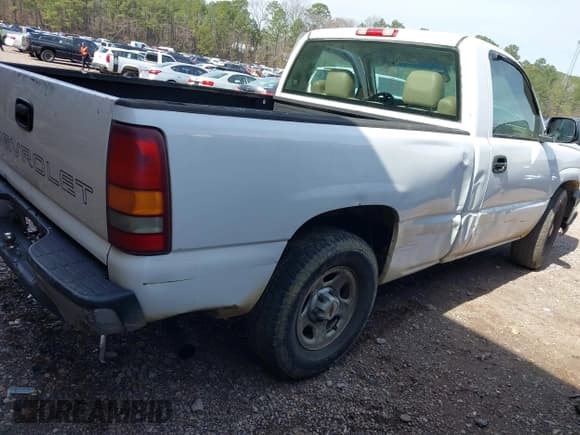 ✅ 2003 Chevrolet Silverado 1500 Work Truck • VIN: 1GCEC14X63Z261627 • Лот: 41589792. Опубликован ранее на IAAI с пробегом Не указан. Бесплатный доступ к архиву аукционных продаж из США и подробный отчёт об истории автомобиля на DreamBid. Изображение 6.