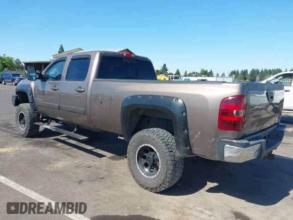 2008 Chevrolet Silverado 3500HD SRW LTZ with VIN 1GCHK336X8F203758, listed as a IAAI auction lot 42813487 with 278,562 mi miles and . Bid and sale history available at DreamBid. Image 3.