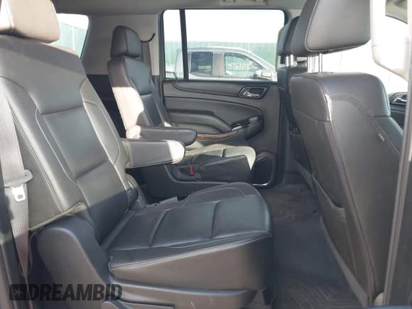 ✅ 2016 Chevrolet Suburban LT • VIN: 1GNSKHKC8GR267330 • Lot: 43673856. Wystawiony na IAAI z przebiegiem 192 936 mil. Bezpłatny archiwum sprzedaży aukcyjnych z USA i szczegółowy raport historii pojazdu na DreamBid. Zdjęcie 8.