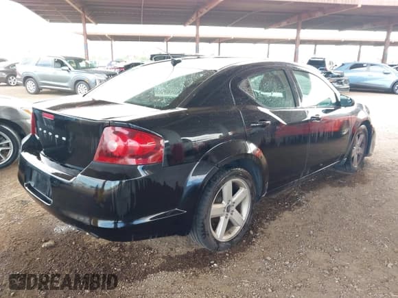 ✅ 2013 Dodge Avenger SE • VIN: 1C3CDZAB6DN529892 • Lot: 43508590. Wystawiony na IAAI z przebiegiem 274 376 mil. Bezpłatny archiwum sprzedaży aukcyjnych z USA i szczegółowy raport historii pojazdu na DreamBid. Zdjęcie 4.