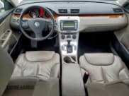 ✅ 2008 Volkswagen Passat 2.0T • VIN: WVWEK73C38P040350 • Lot: 96008595. Wystawiony na Copart z przebiegiem 109 187 mil. Bezpłatny archiwum sprzedaży aukcyjnych z USA i szczegółowy raport historii pojazdu na DreamBid. Zdjęcie 8.