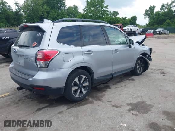 2017 Subaru Forester Limited with VIN JF2SJALC7HH521507, listed as a IAAI auction lot 42380182 with 60,733 mi miles and . Bid and sale history available at DreamBid. Image 4.