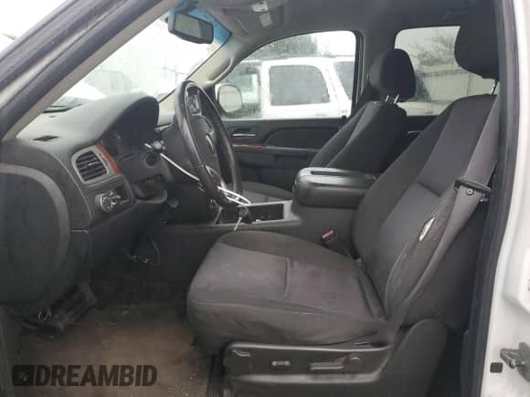 2011 Chevrolet Suburban LS с VIN 1GNSCHE05BR236883, выставлен на аукционе Copart как лот 85205785 с пробегом 262 984 миль миль и Списание • Salvage title. История ставок и продаж доступна на DreamBid. Изображение 7.