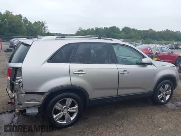 ✅ 2013 Kia Sorento EX • VIN: 5XYKUCA64DG353519 • Lot: 43027378. Listed on IAAI with 122,773 mi. Free auction sales archive from the USA and detailed vehicle history report at DreamBid. Image 14.