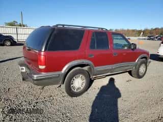 1999 Chevrolet Blazer LS z VIN 1GNDT13WXX2119758, wystawiony jako Copart lot #76240964 z przebiegiem 162 369 mil mil oraz Szkoda całkowita • Salvage title. Historia ofert i sprzedaży dostępna na DreamBid. Obrazek 3.