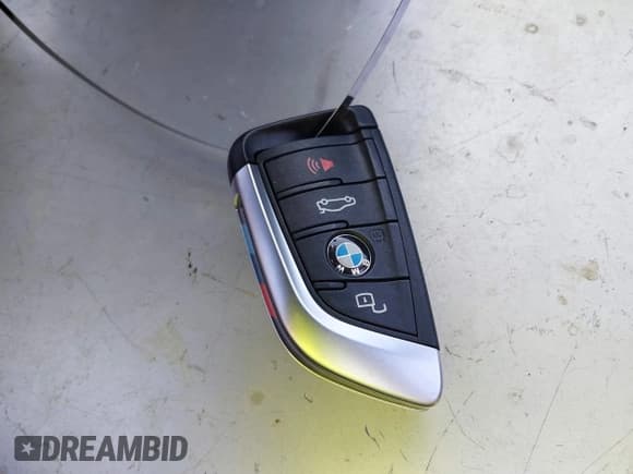 ✅ 2025 BMW 3 Series 330i • VIN: 3MW69CW00S8F14140 • Lot: 43388403. Listed on IAAI with 23,967 mi. Free auction sales archive from the USA and detailed vehicle history report at DreamBid. Image 11.