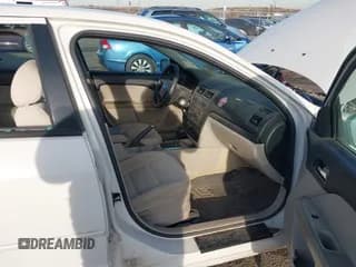 ✅ 2008 Ford Fusion SE • VIN: 3FAHP07128R187708 • Lot: 43646589. Wystawiony na IAAI z przebiegiem 14 559 mil. Bezpłatny archiwum sprzedaży aukcyjnych z USA i szczegółowy raport historii pojazdu na DreamBid. Zdjęcie 5.