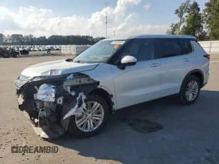 2022 Mitsubishi Outlander ES с VIN JA4J3TA83NZ015252, выставлен на аукционе Copart как лот 81670465 с пробегом 82 488 миль миль и Списание • Salvage title. История ставок и продаж доступна на DreamBid. Изображение 1.