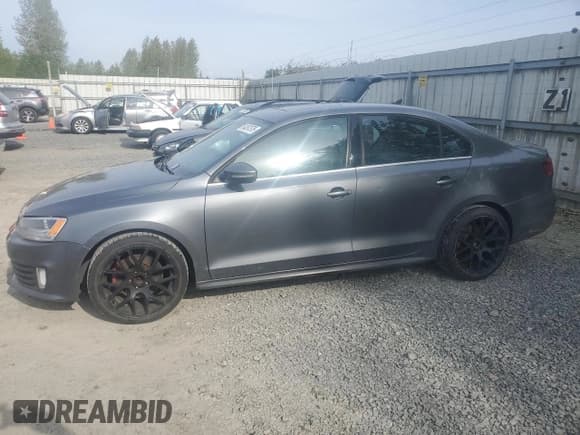 ✅ 2013 Volkswagen Jetta Autobahn • VIN: 3VW467AJ5DM248048 • Lot: 54397575. Wystawiony na Copart z przebiegiem 141 264 mil. Bezpłatny archiwum sprzedaży aukcyjnych z USA i szczegółowy raport historii pojazdu na DreamBid. Zdjęcie 1.