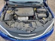 ✅ 2015 Chrysler 200 Limited • VIN: 1C3CCCAB2FN730921 • Lot: 95464875. Wystawiony na Copart z przebiegiem 116 462 mil. Bezpłatny archiwum sprzedaży aukcyjnych z USA i szczegółowy raport historii pojazdu na DreamBid. Zdjęcie 11.