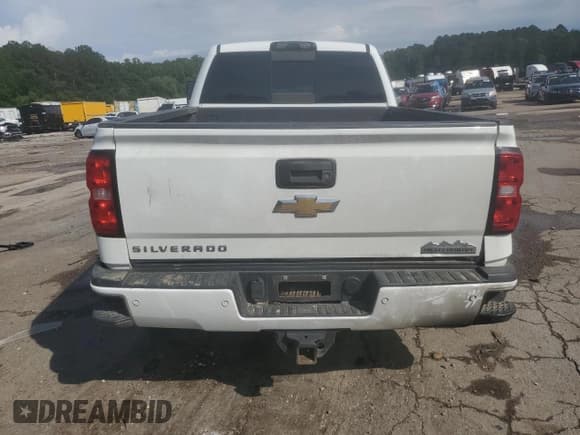 ✅ 2015 Chevrolet Silverado 2500HD High Country • VIN: 1GC1KXE82FF665056 • Lot: 61445905. Listed on Copart with 186,061 mi. Free auction sales archive from the USA and detailed vehicle history report at DreamBid. Image 6.