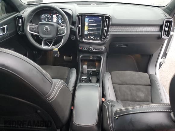 ✅ 2019 Volvo XC40 R-Design • VIN: YV4AC2HMXK2068129 • Lot: 43337635. Listed on Copart with 88,227 mi. Free auction sales archive from the USA and detailed vehicle history report at DreamBid. Image 8.