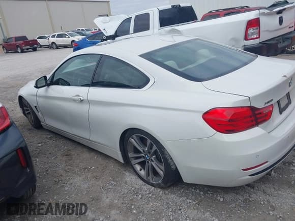 ✅ 2016 BMW 4 Series 435i xDrive • VIN: WBA3R5C52GK373771 • Lot: 41462286. Wystawiony na IAAI z przebiegiem 123 713 mil. Bezpłatny archiwum sprzedaży aukcyjnych z USA i szczegółowy raport historii pojazdu na DreamBid. Zdjęcie 14.